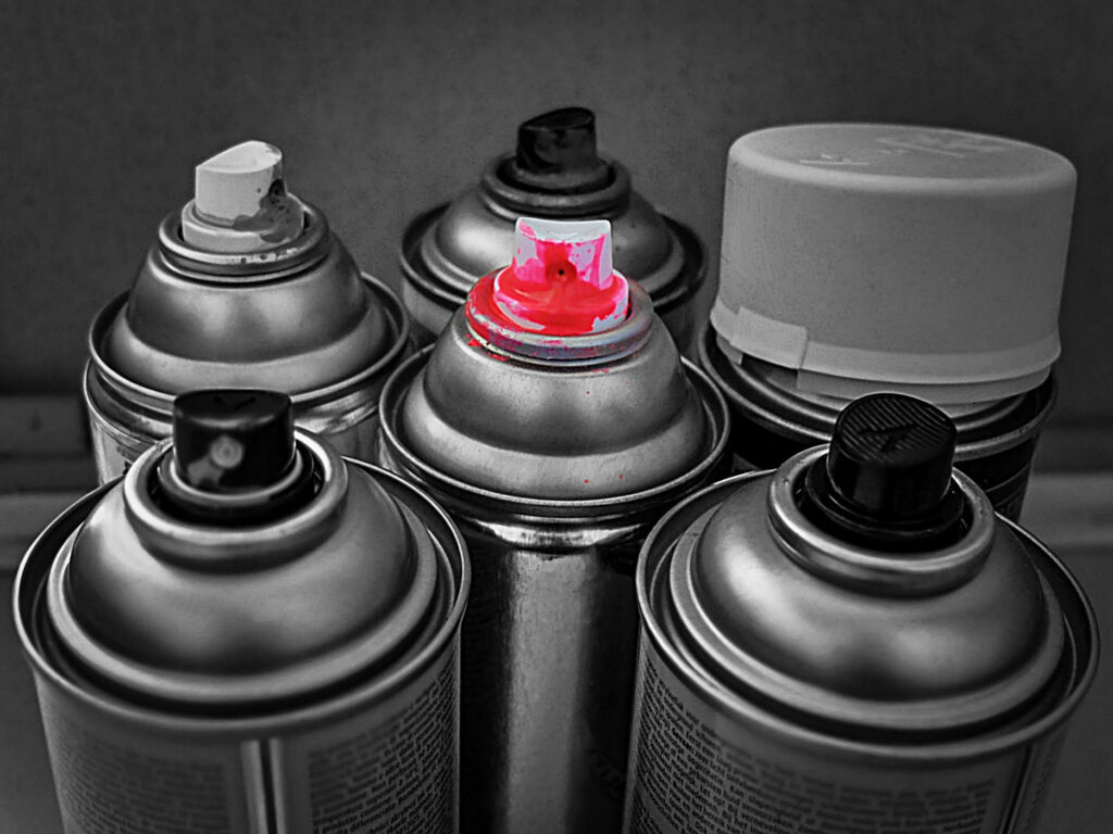 Progetto artistico: bombolette spray ed esplosione della creatività